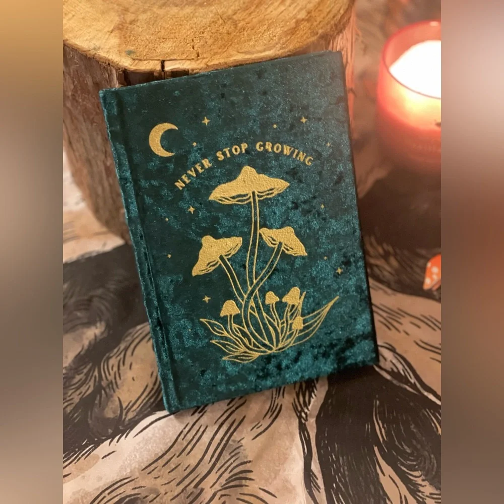 NWOT ECCOLO Green Velvet Mushroom Covered NEVER STOP GROWING Journal